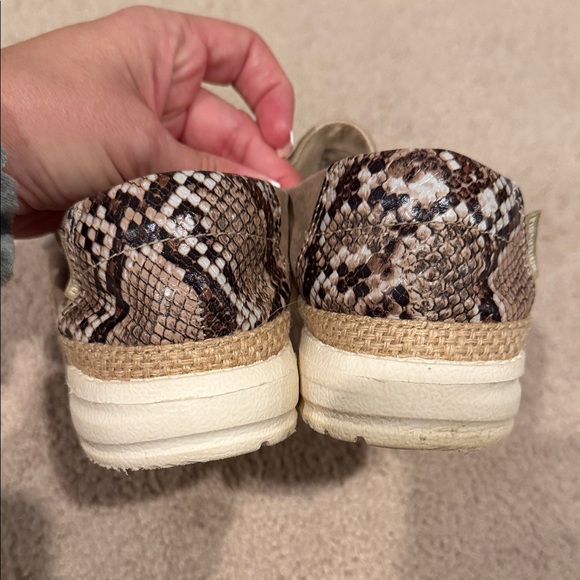 Hey Dude Wendy Python Taupe Womens Size 7 Beige Casual Walking Slip On Shoes - Picture 2 of 5